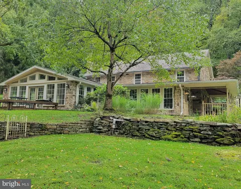 235 Treichler Rd, Alburtis, PA 18011