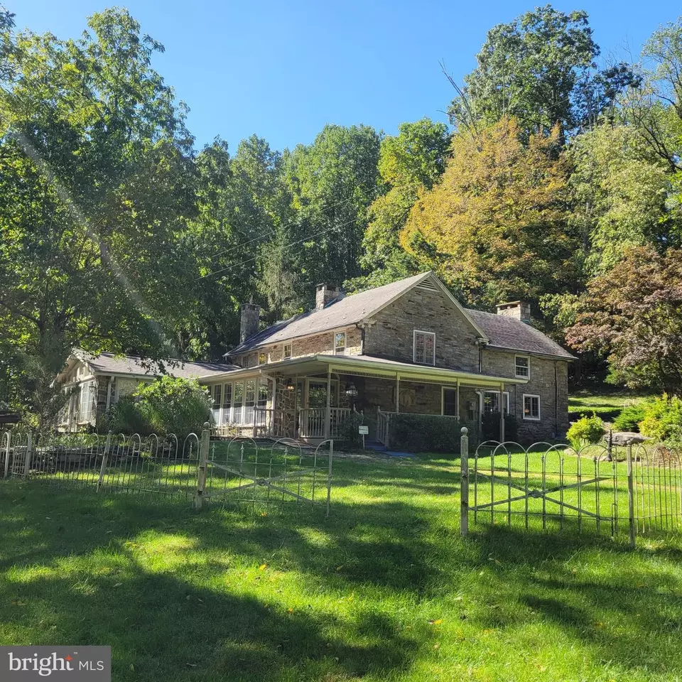  235 Treichler Rd, Alburtis, PA 18011 photo 2
