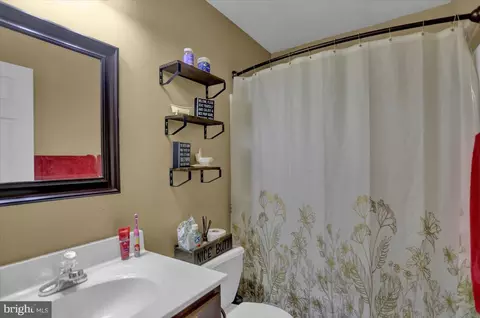 377 Oneida Dr, Reading, PA 19608 photo 11