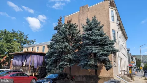 613 Walnut St, Reading, PA 19601 photo 2