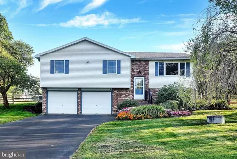 7 Dogwood Rd, Mohrsville, PA 19541