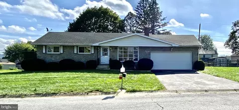 818 Rainbow Ave, Reading, PA 19605