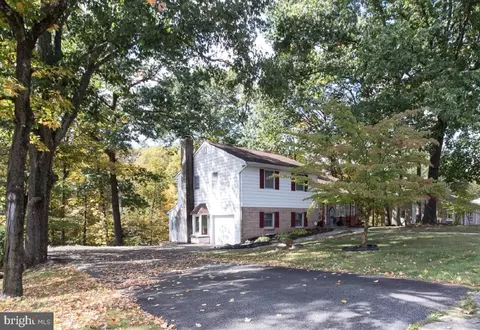 222 Lilac Ln, Douglassville, PA 19518