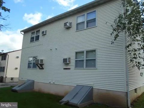 250 S Sterley St, Reading, PA 19607 photo 8