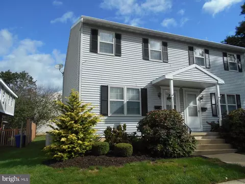 250 S Sterley St, Reading, PA 19607 photo 3