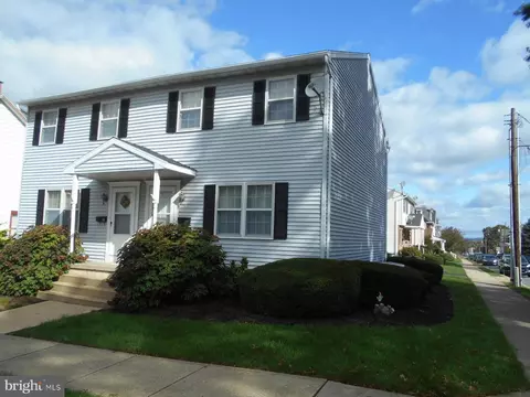 250 S Sterley St, Reading, PA 19607 photo 2