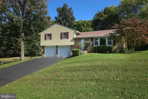 210 Crest Dr, Boyertown, PA 19512