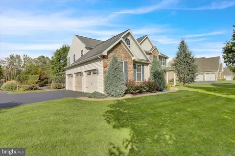 421 Middlecreek Dr, Oley, PA 19547 photo 3