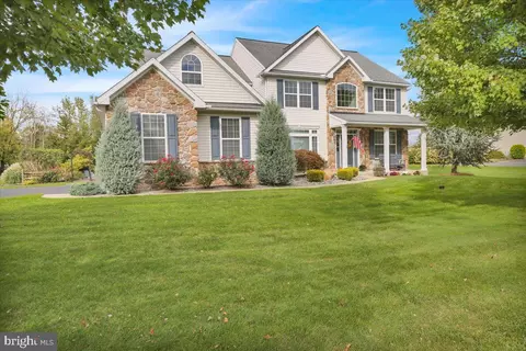 421 Middlecreek Dr, Oley, PA 19547