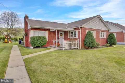 366 E Locust St, Fleetwood, PA 19522