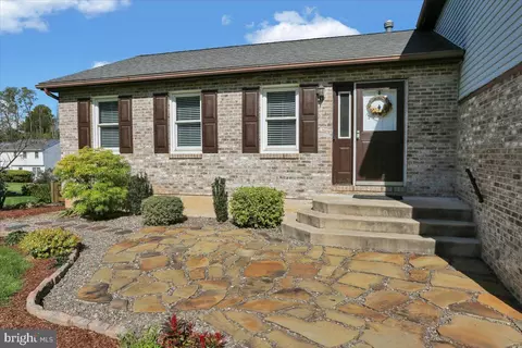 51 Sage Dr, Sinking Spring, PA 19608 photo 3