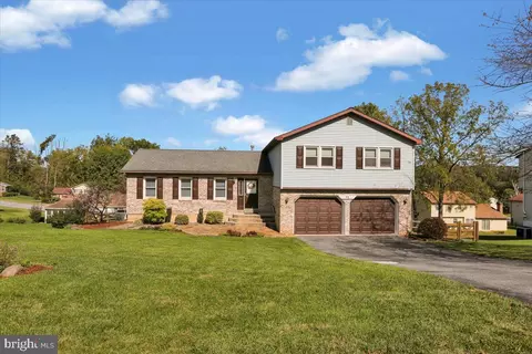 51 Sage Dr, Sinking Spring, PA 19608