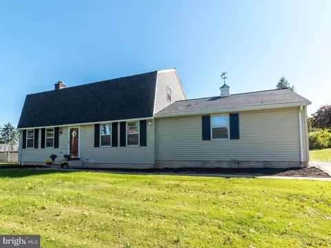 9 Hillcrest Dr, Boyertown, PA 19512