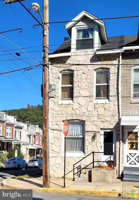 1833 Fairview St, Reading, PA 19606