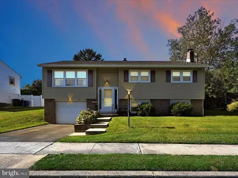 411 Governor Dr, Reading, PA 19607
