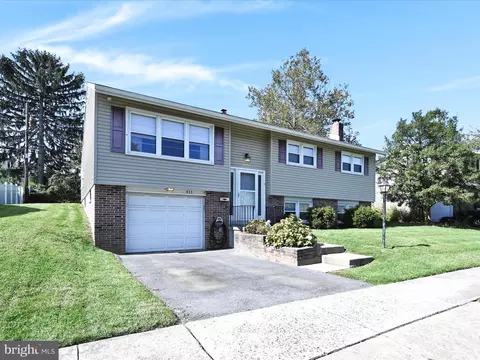 411 Governor Dr, Reading, PA 19607 photo 2