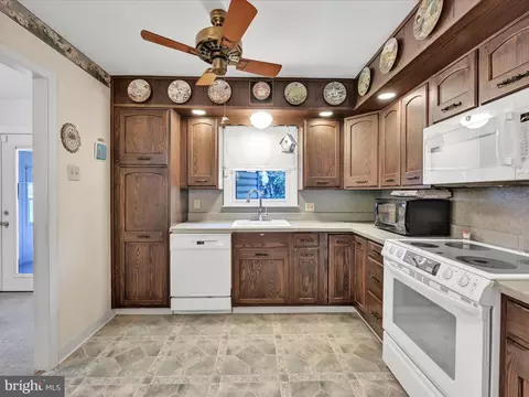 411 Governor Dr, Reading, PA 19607 photo 11
