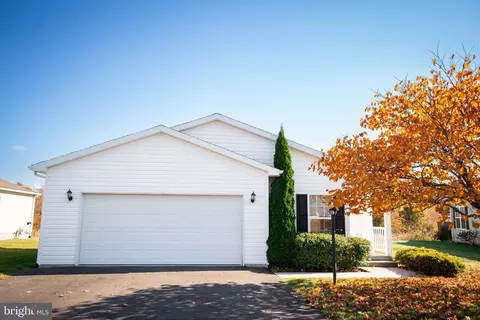 25 Eagles Watch N, Bechtelsville, PA 19505