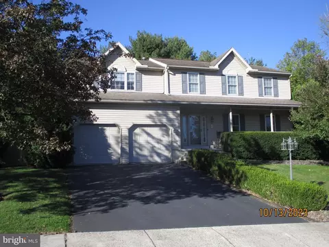 111 Swatara Cir, Douglassville, PA 19518