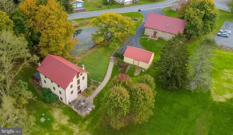 9043 Mountain Rd, Alburtis, PA 18011