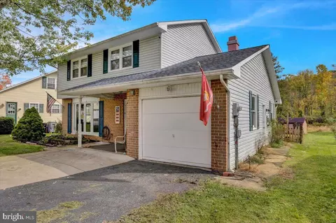1308 Woodcrest Dr, Reading, PA 19607 photo 2