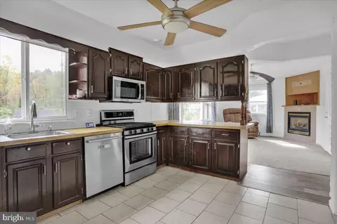 1308 Woodcrest Dr, Reading, PA 19607 photo 8
