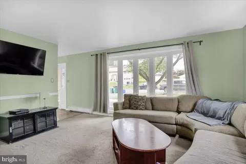 1308 Woodcrest Dr, Reading, PA 19607 photo 3