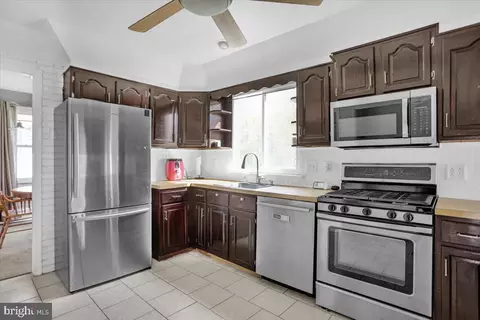 1308 Woodcrest Dr, Reading, PA 19607 photo 5