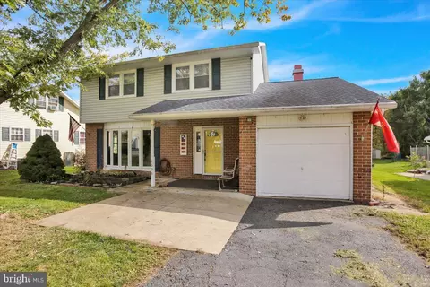 1308 Woodcrest Dr, Reading, PA 19607