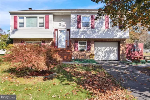 107 W Charles St, Wernersville, PA 19565
