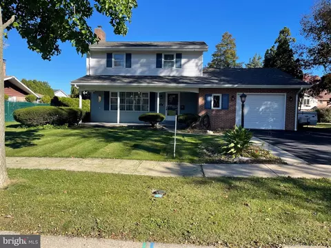 324 Warwick Dr, Reading, PA 19610