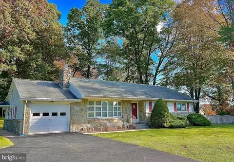 4488 N Twin Valley Rd, Morgantown, PA 19543