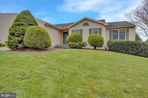 219 Longleaf Dr, Blandon, PA 19510