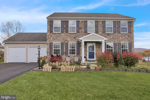 100 Timberlake Ln, Wernersville, PA 19565