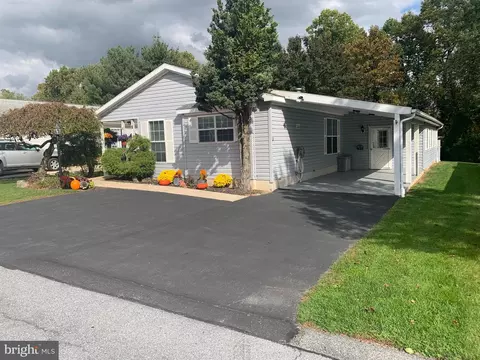 8 Westview Ter, Womelsdorf, PA 19567