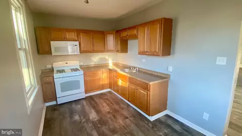 17 E Locust St, Fleetwood, PA 19522 photo 9