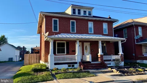 17 E Locust St, Fleetwood, PA 19522