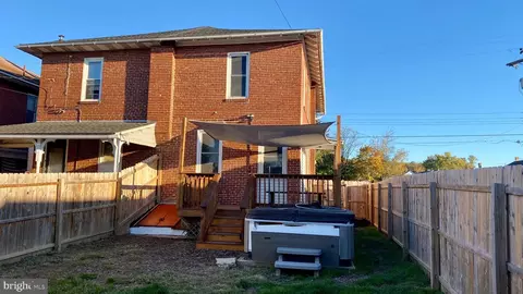 17 E Locust St, Fleetwood, PA 19522 photo 3
