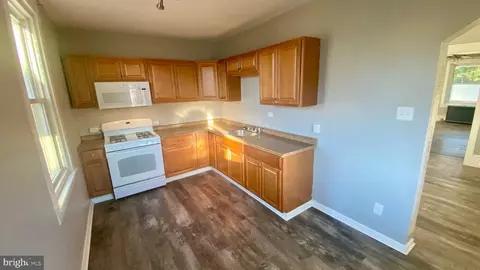17 E Locust St, Fleetwood, PA 19522 photo 8