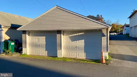 17 E Locust St, Fleetwood, PA 19522 photo 6