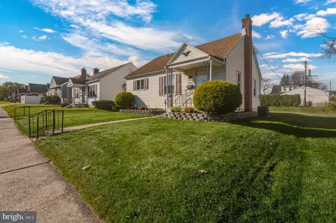 1327 Lacrosse Ave, Reading, PA 19607 photo 2