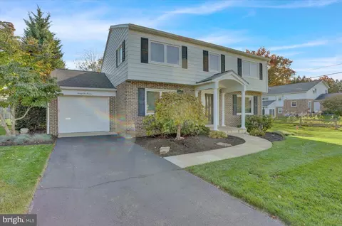 2216 Burkey Dr, Reading, PA 19610 photo 2