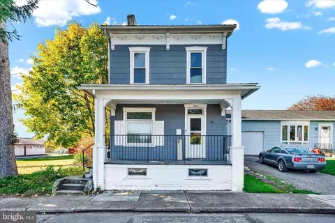 704 Franklin St, Shoemakersville, PA 19555