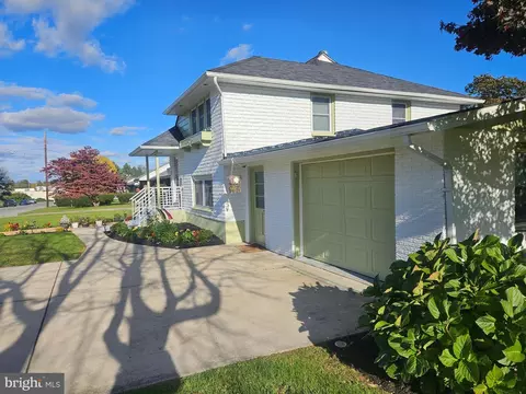 307 Tremont Ave, Reading, PA 19607 photo 3