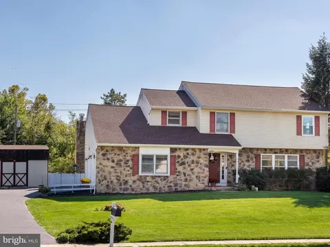 12 Heather Ct, Douglassville, PA 19518