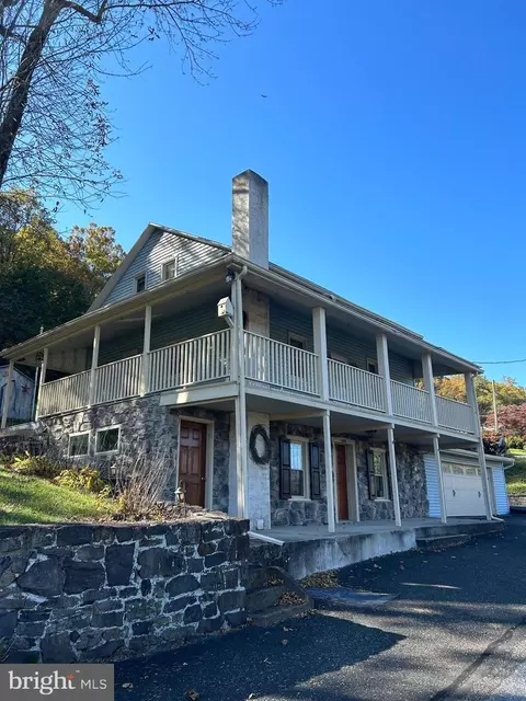 1434 Manatawny Dr, Boyertown, PA 19512
