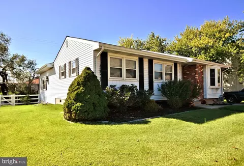 1 Maplewood Ct, Douglassville, PA 19518