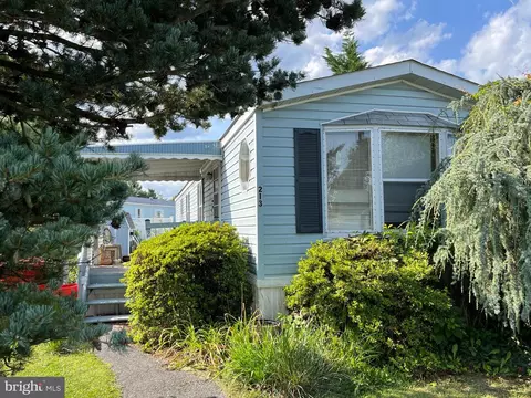213 Knollwood Ln, Reading, PA 19606