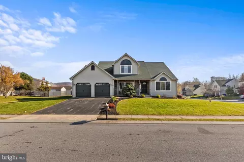 60 Versailles Ct, Reading, PA 19605