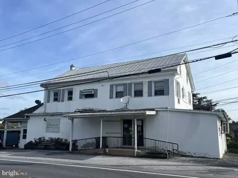 1104 Old Airport Rd, Douglassville, PA 19518